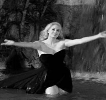 Splashing Around in Hungarian Designed Swimwear | Expat Press Hungary Magazine
