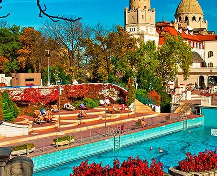 Best swimming pools in Budapest