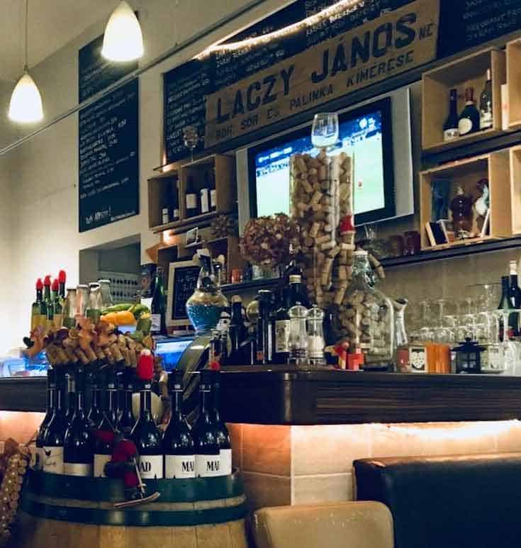 Expat Press Neighbourhood Guide - Galéria 12