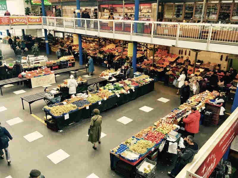 Expat Press Neighbourhood Guide - Fény street market