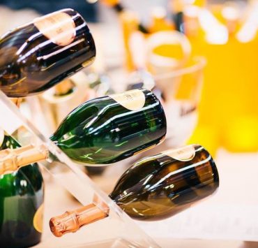 Vince-Champagne-A-Holdon