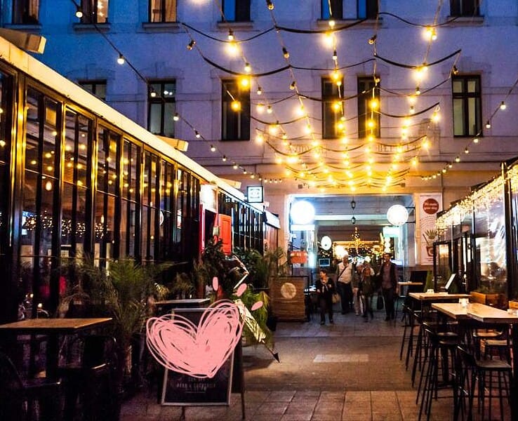 Valentine's Day in Budapest 2023: A Guide to Celebrating Love in the Heart of Europe