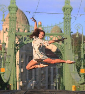 Budapest Bridge Ballet – unique photoshoot of Mexican photographer, Juanjo Rodríguez | Expat Press Hungary Magazine 9