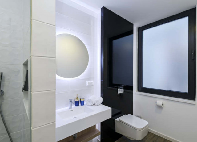 Smart hotel Budapest - bathroom interior