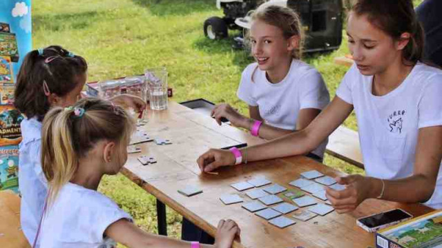 Kids playing boardgames